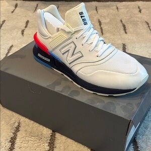 New Balance Men's White and Navy Sneakers
